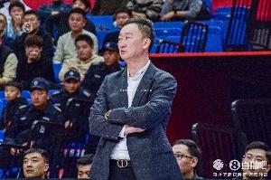 这个家缺不了你啊！刘维伟执教G1青岛大胜 刘维伟缺席G2青岛惨败