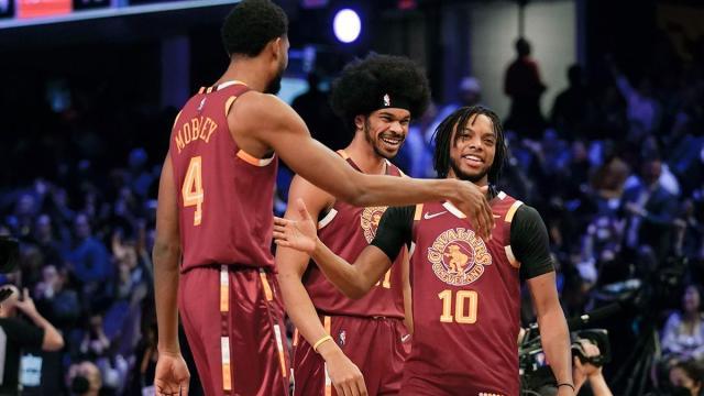 1659588650376074704.jpg evan-mobley-jarrett-allen-darius-garland-1645333199.jpg